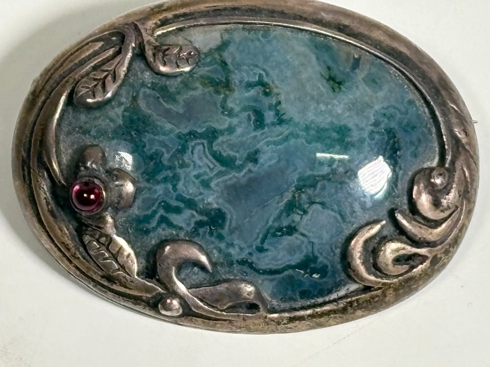Lot 210: Vintage Sterling Silver Moss Agate Brooch