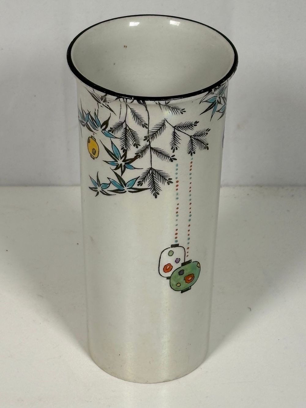 Lot 216: Shelley Lustreware Chinese Lanterns Vase