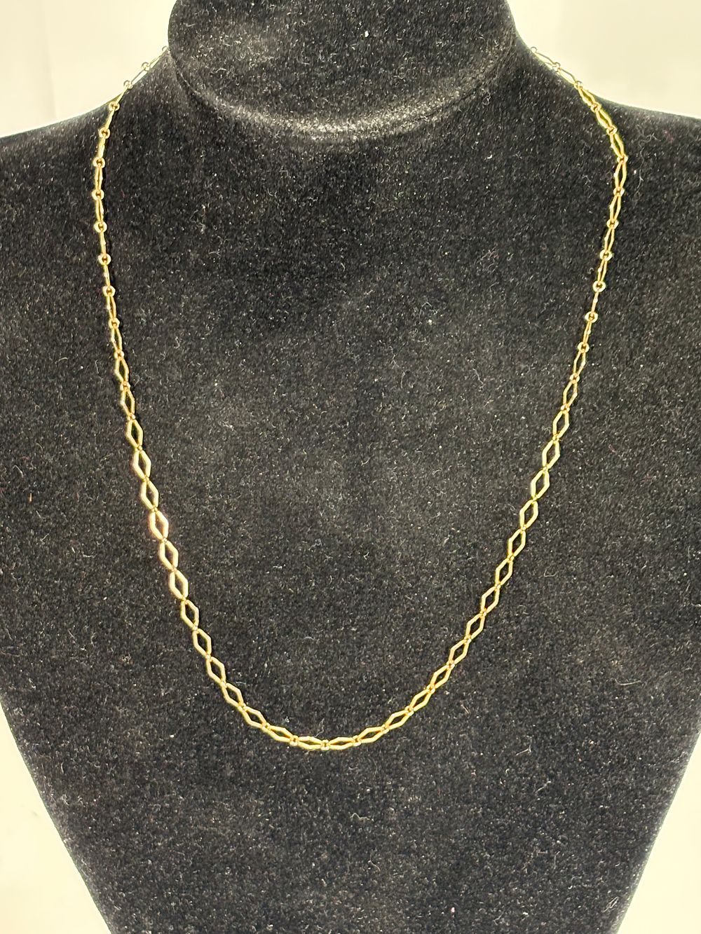 Lot 219: Gold 9 Carat Chain