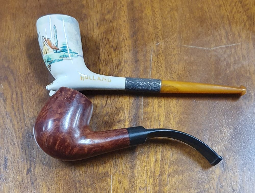 Lot 232: Vintage tobacco pipes