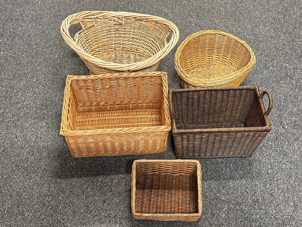 Lot 261: Selection of Wickerware