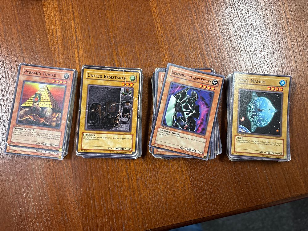 Lot 170: Over 100 Yu-Gi-oh cards