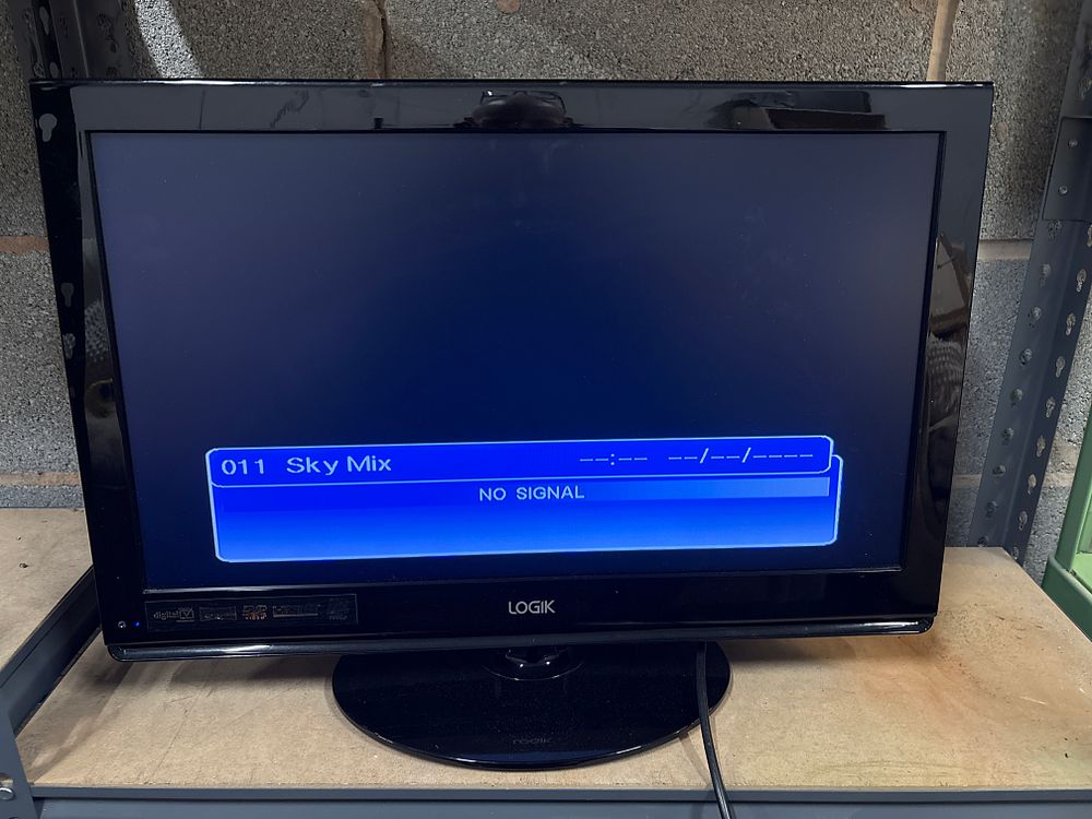 Lot 158: Logik TV DVD COMBI WITH REMOTE