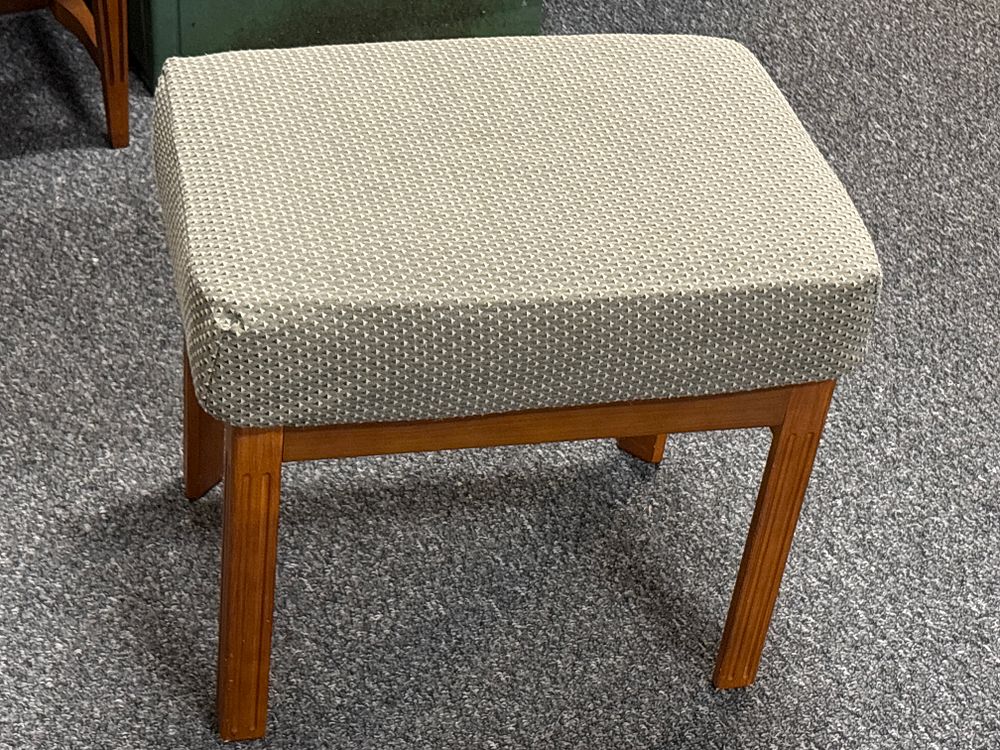 Lot 162: Beauville Dressing Table Stool