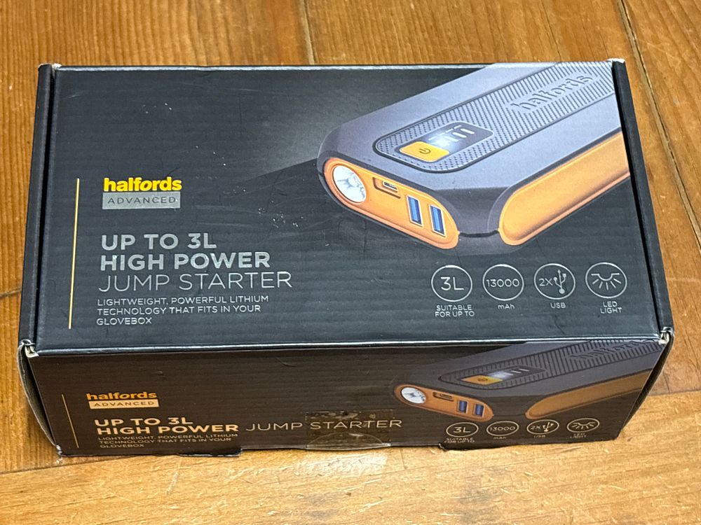 Lot 225: Halfords High Power Jump Starter