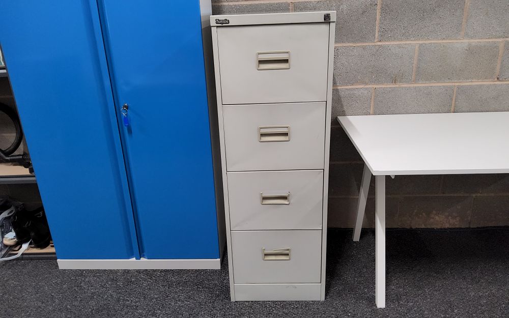 Lot 233: 4 drawer filing cabinet