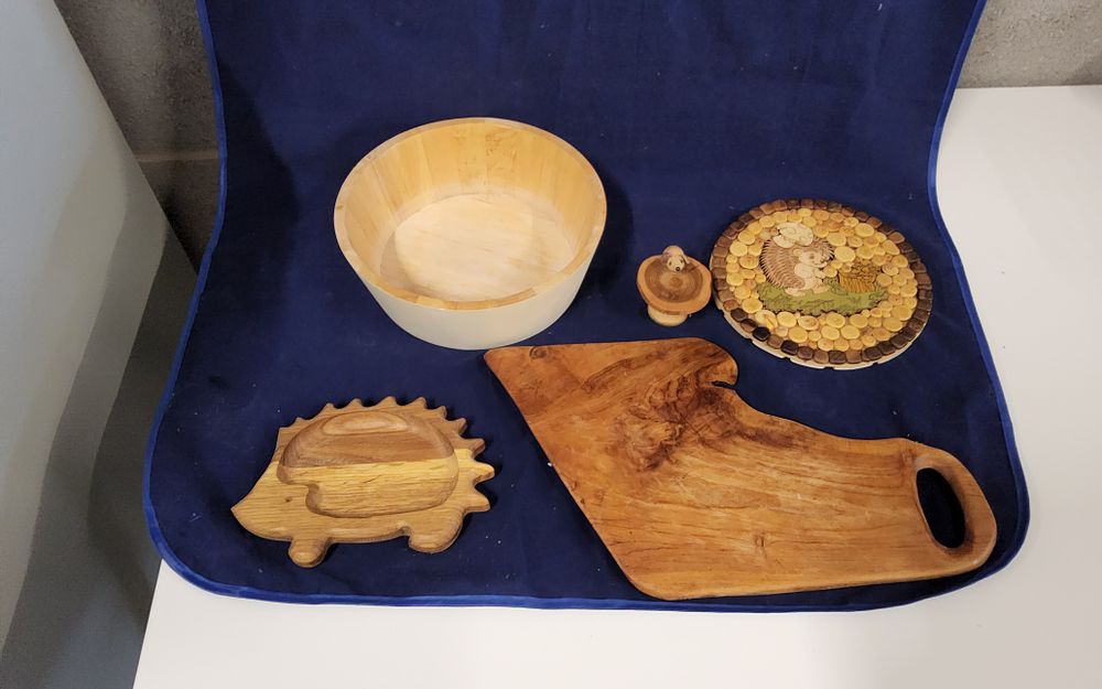 Lot 261: 5 pieces ov Treen