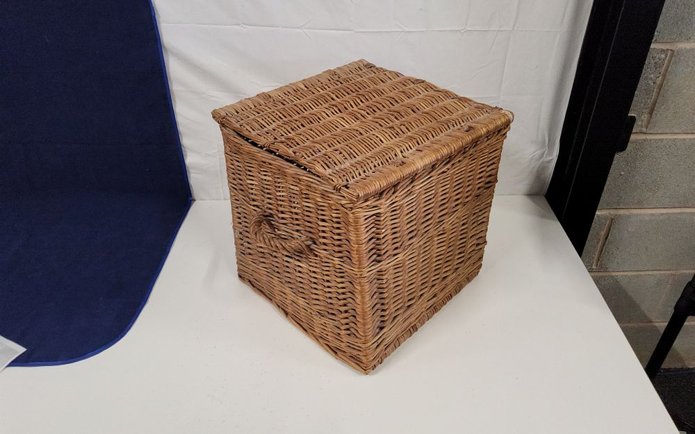 Lot 274: Picnic basket