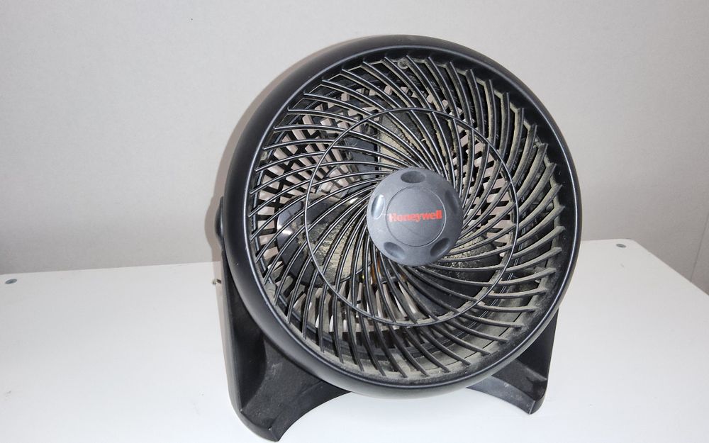 Lot 121: Honeywell fan in black