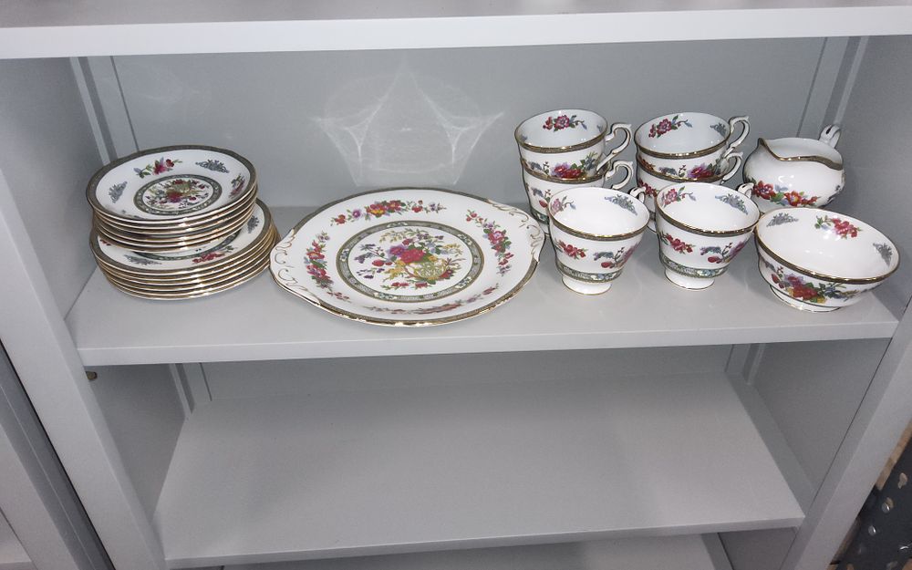 Lot 157: Vintage 6 piece paragon fine bone china tea set with milk jug, sugar bowl, cake plate,