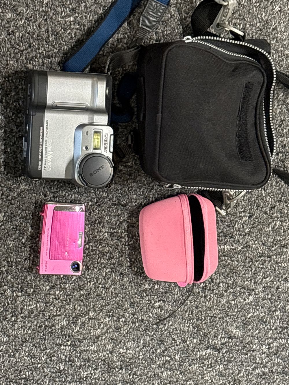 Lot 174: Two Digital Cameras