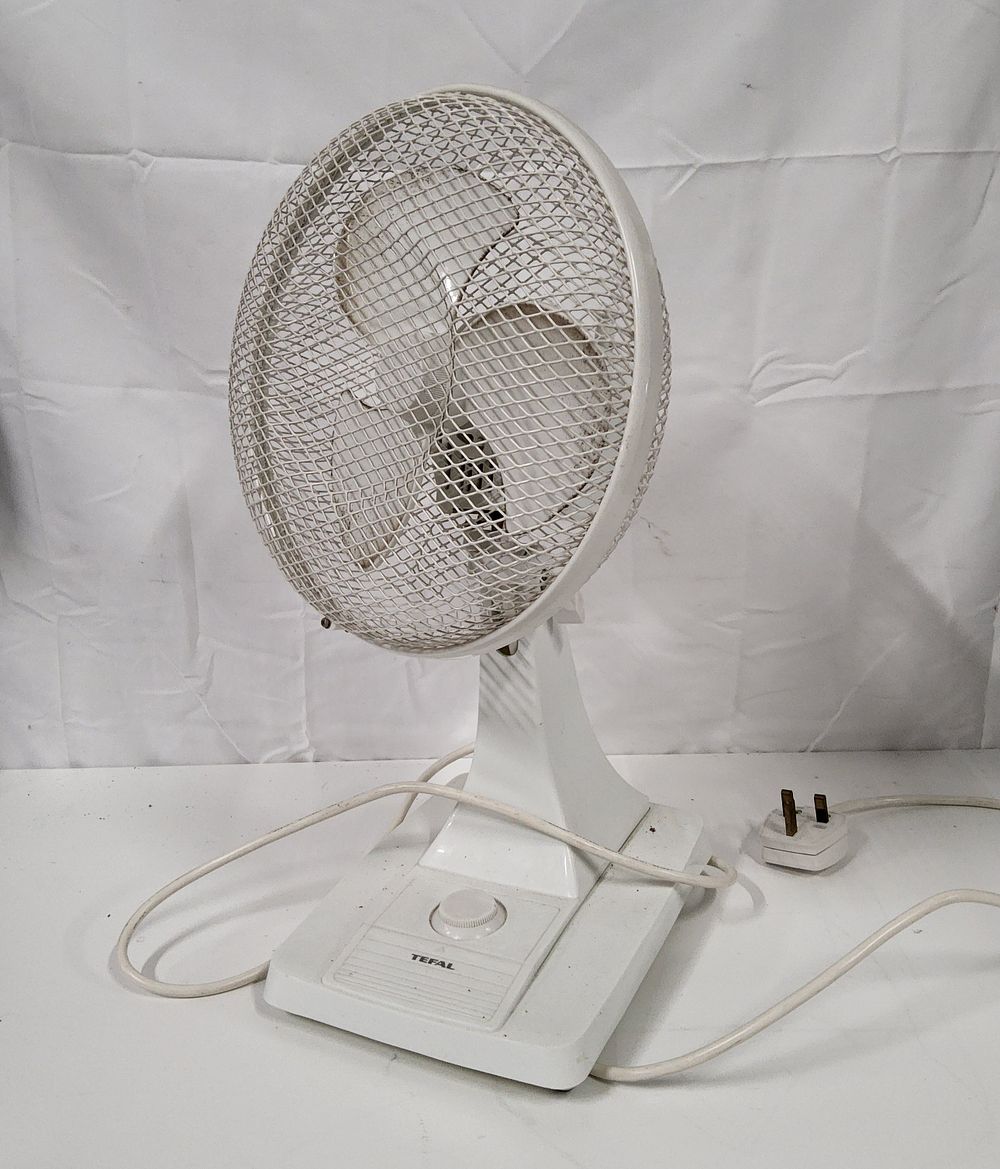 Lot 181: Electric fan.
