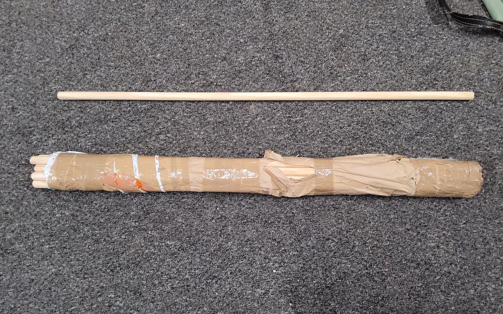 Lot 224: 8 x wooden 4ft broom handles