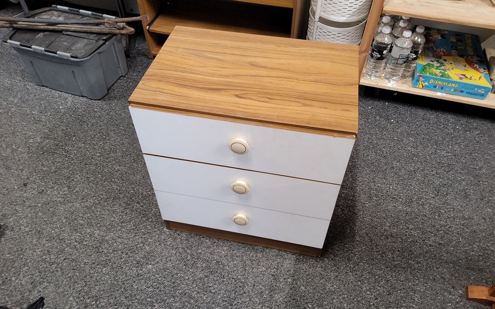 Lot 248: 3 drawer bedside cabinet size H 26" x W 24 x D 16.5"