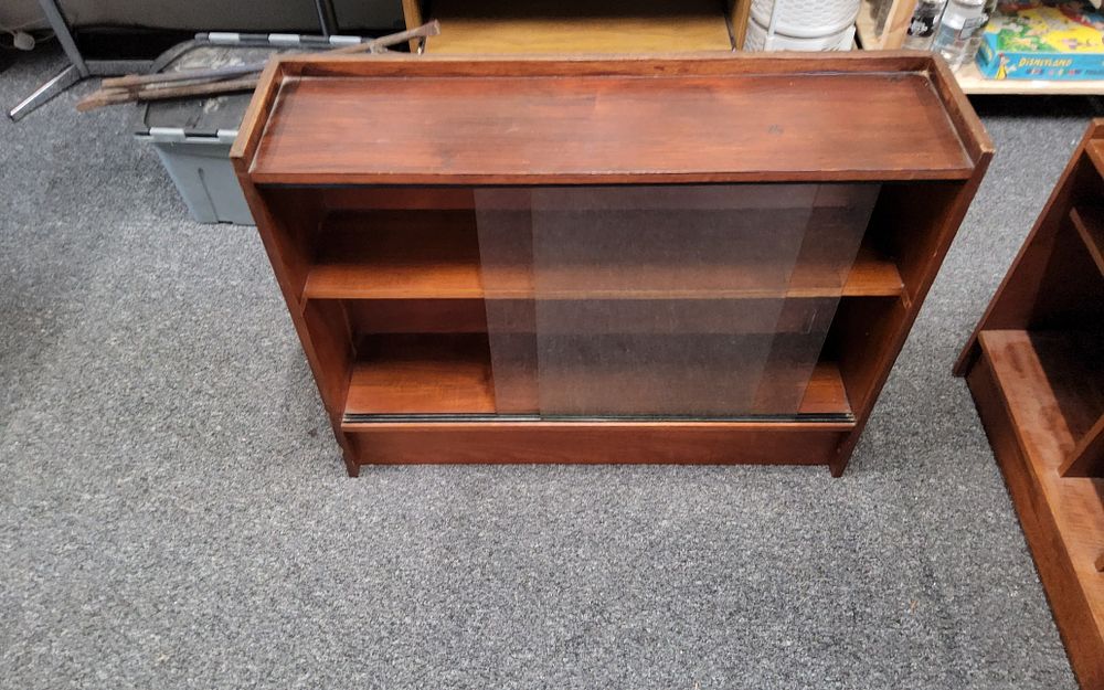 Lot 252: Vintage midcentury style bookcase with sliding glass doors 
H 24.5 x W 29.5" x D 9"