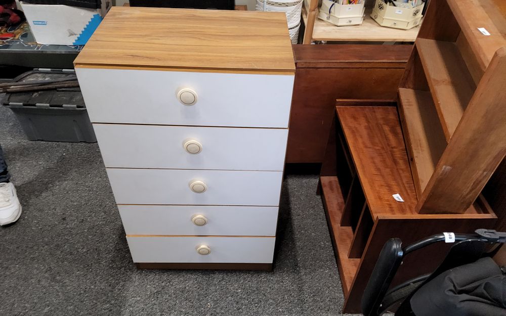 Lot 254: 5 drawer bedroom chest of drawers H 40" x W 24" D 17"