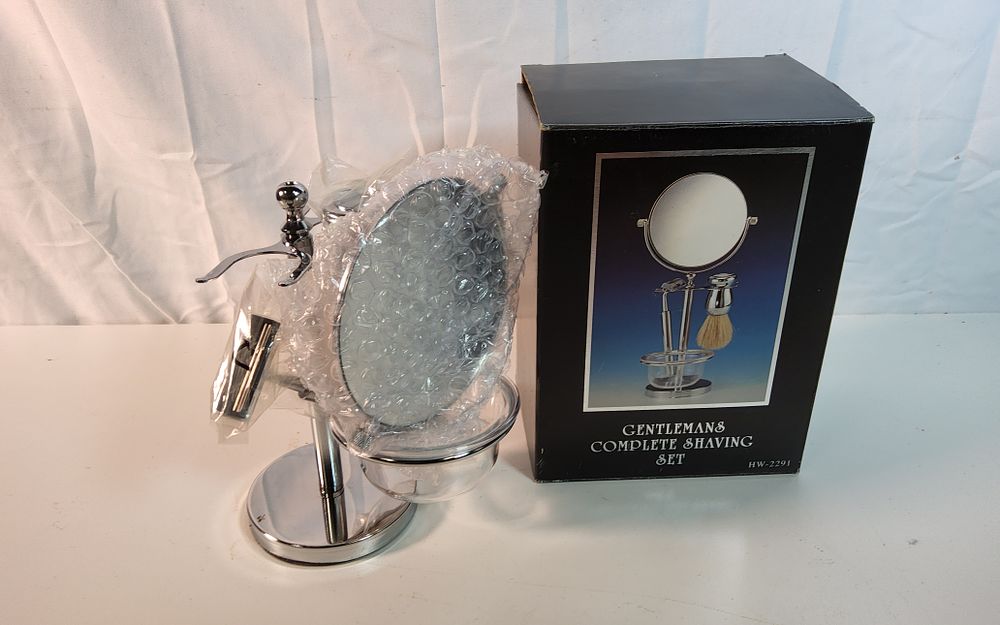 Lot 265: Gentlemans complete shaving set