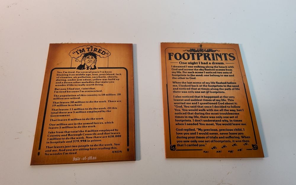 Lot 270: 2 decorative wooden plaques 8.5" x 6"