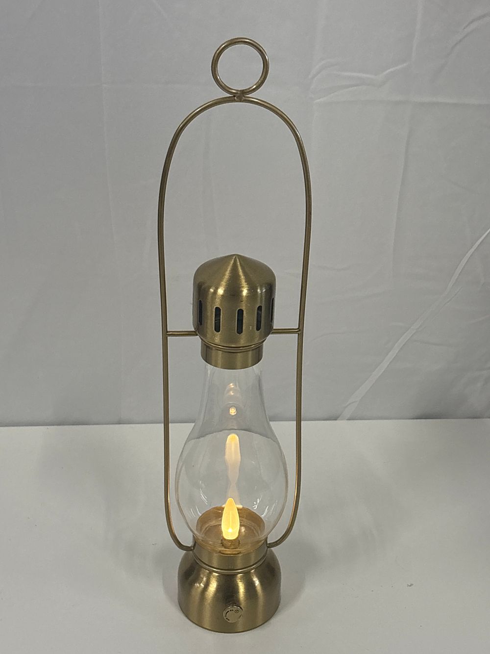 Lot 9: Battery powered dimmable lantern