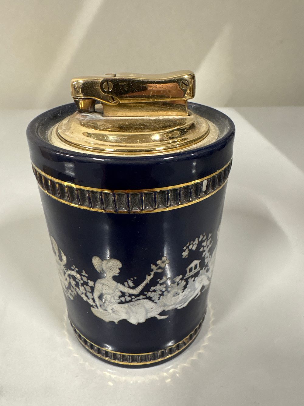 Lot 167: Colibri Ceramic Table Lighter
