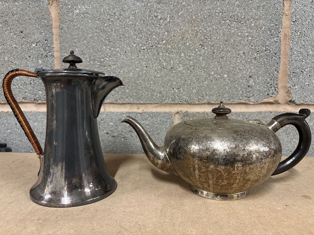 Lot 183: Heavy Silver Plated Teapot and a Silver Plated Coffee Pot