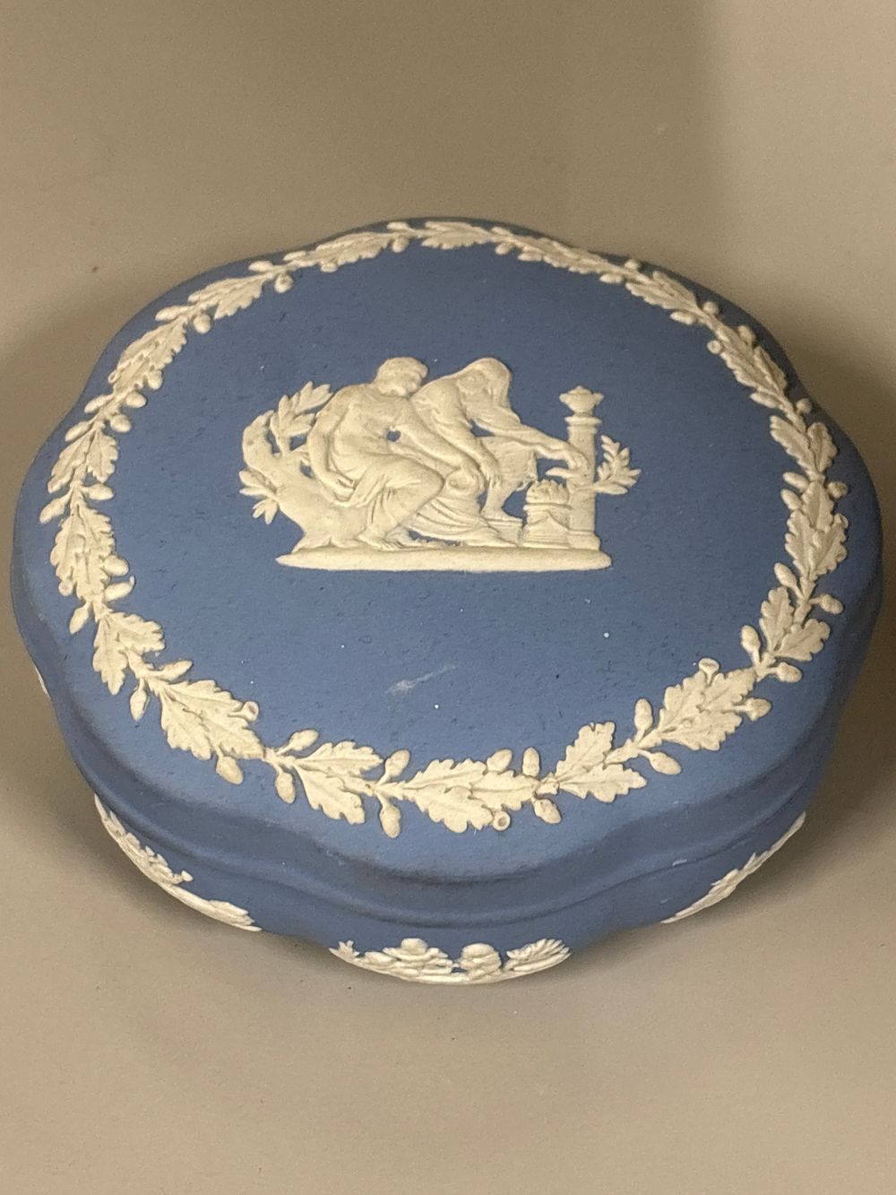 Lot 194: Wedgewood Jasperware lidded trinket bowl
