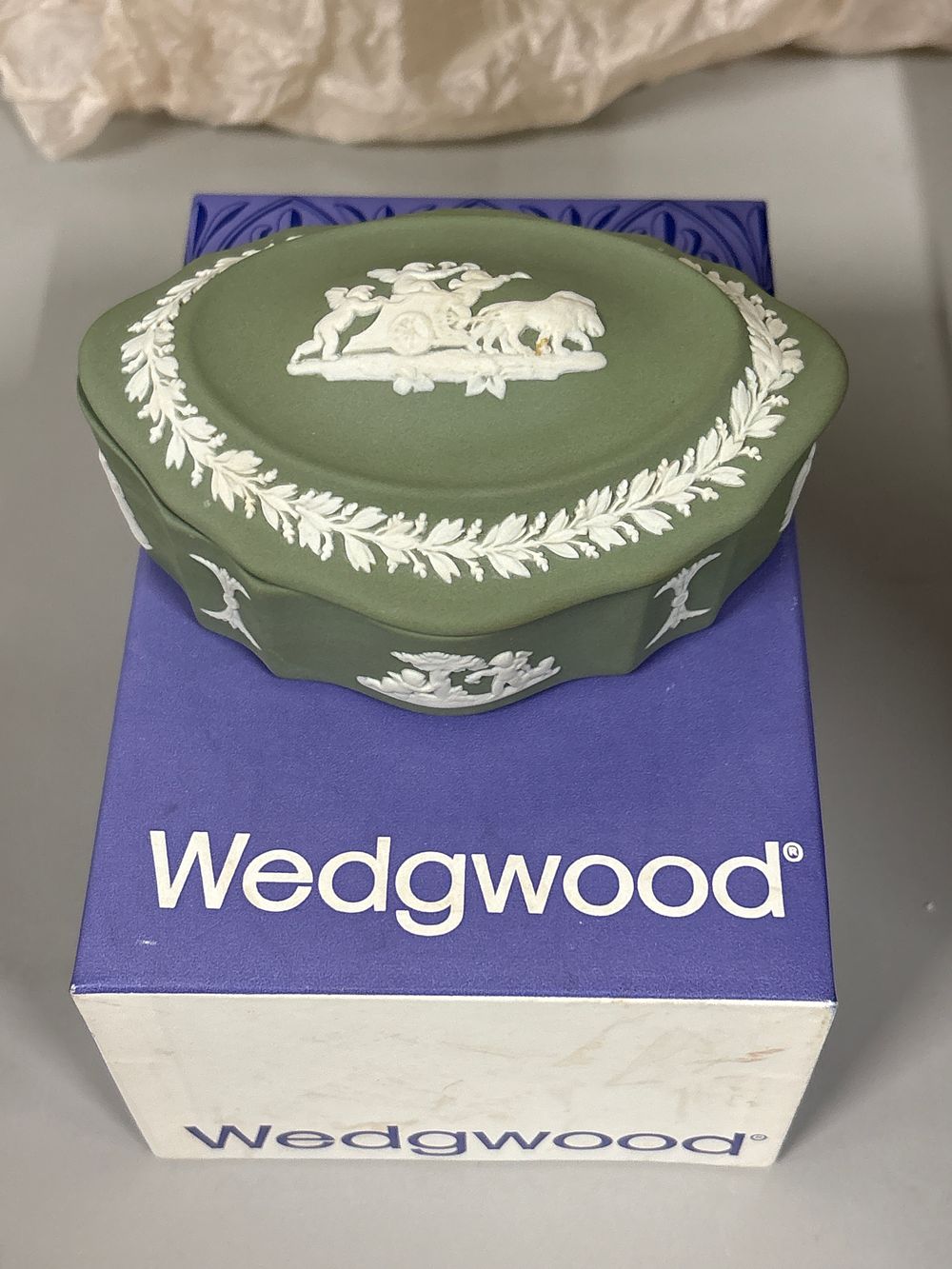 Lot 196: Boxed Green Wedgewood Jasperware Trinket pot