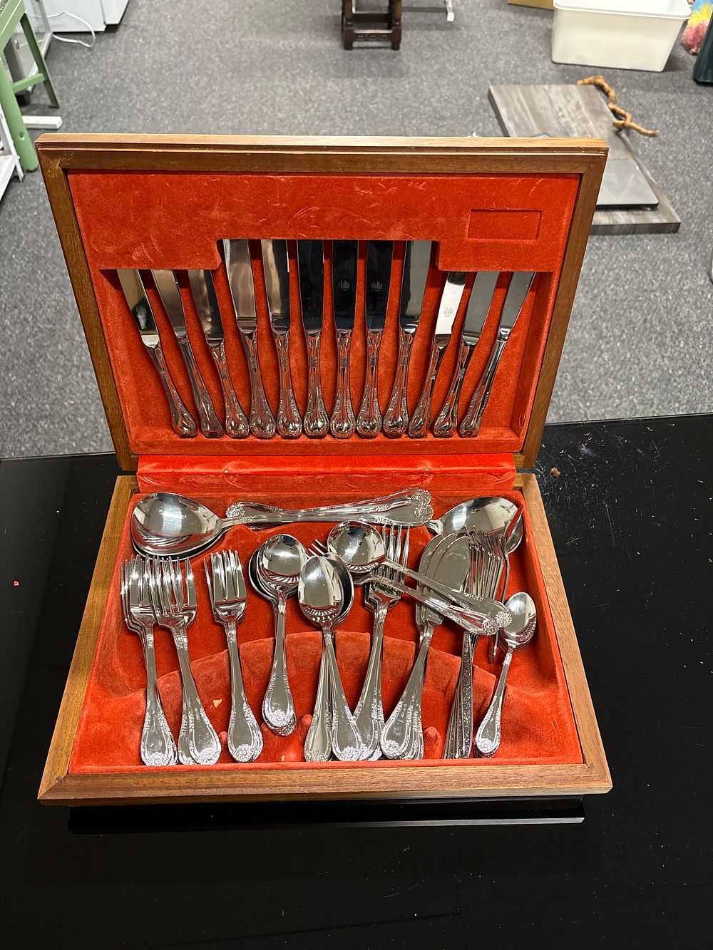 Lot 203: Boxed Canteen of Cutlery