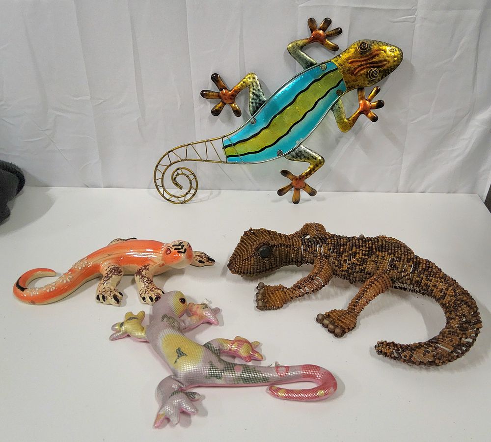 Lot 225: "Salamander" collection. As pictured.
