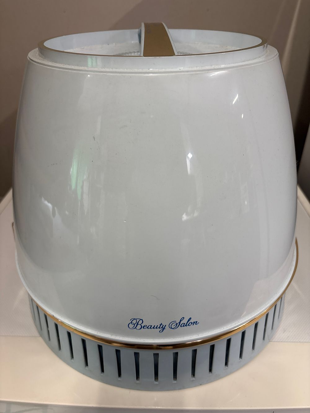 Lot 239: Retro Lady Schick Consolette Beauty Salon thing ?