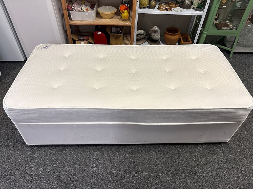 Lot 253: Single Bed with Viscoflex Mattress