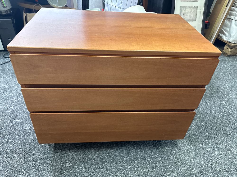 Lot 256: Tapley Chest of 3 Drawers