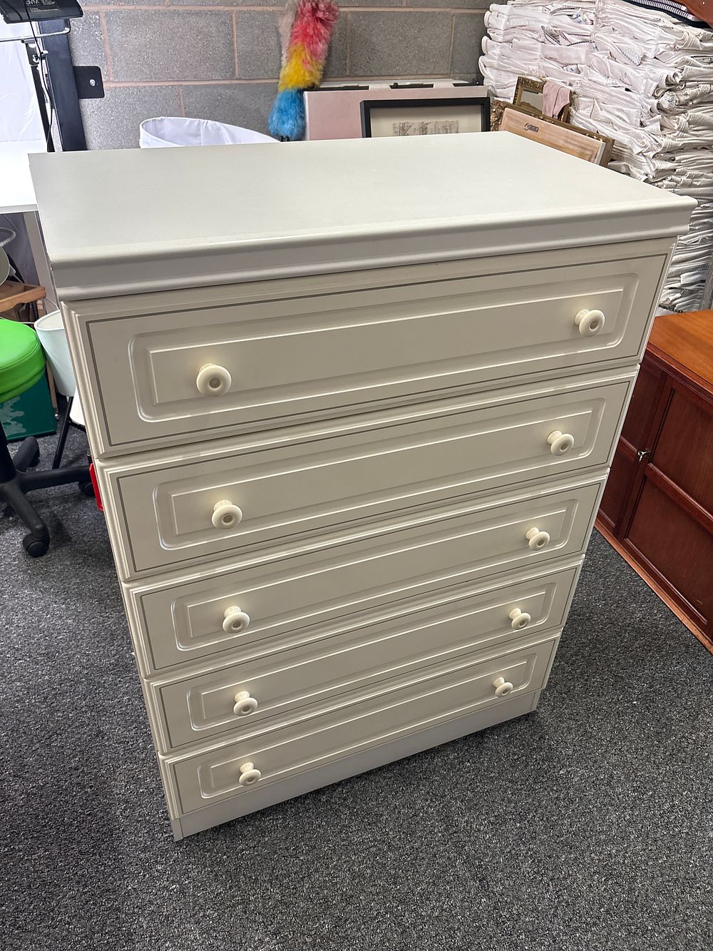 Lot 258: Chest of 5 drawers