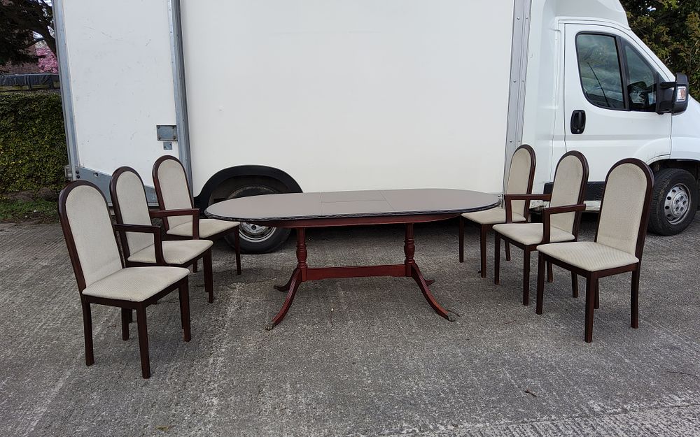 Lot 264: Extending Table and 6 chairs