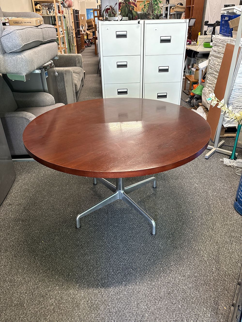 Lot 162: Heavy round office table