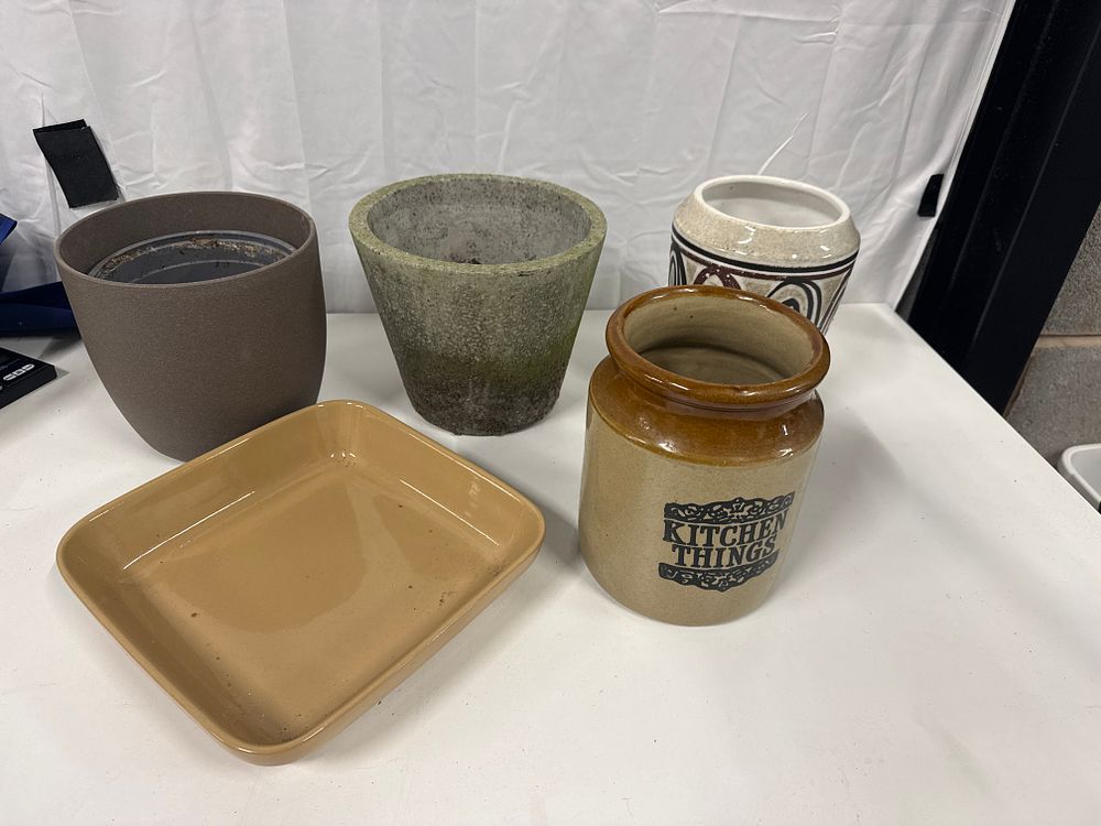 Lot 149: Three Plant Pots and Mason Cash Oven Dish