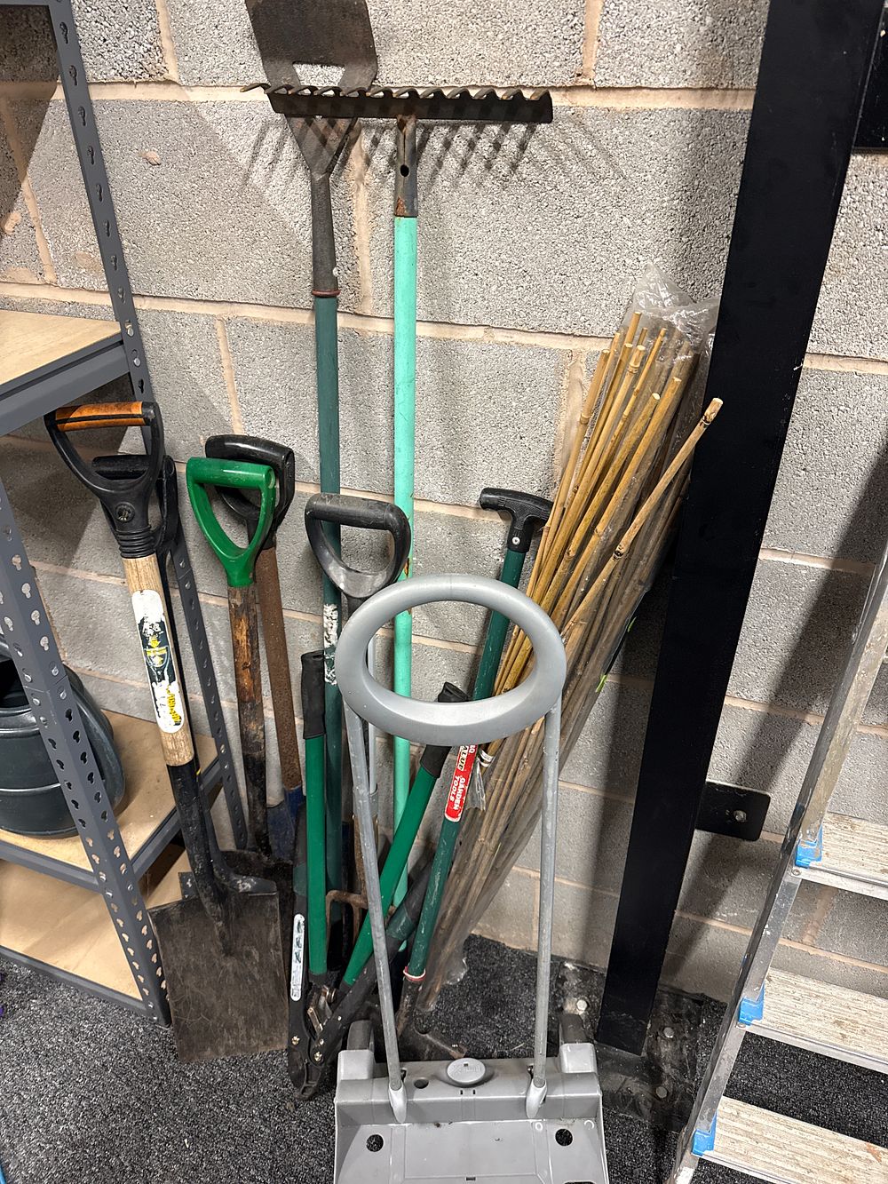 Lot 151: Job lot garden tools etc