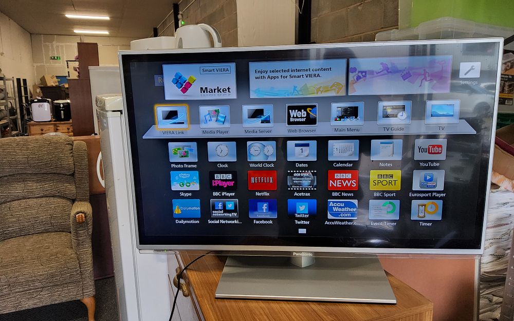 Lot 163: Panasonic 32 inch LCD TV