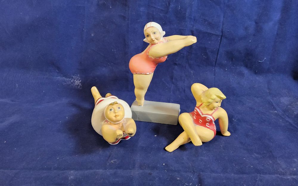 Lot 151: 3x vintage bathing beauty