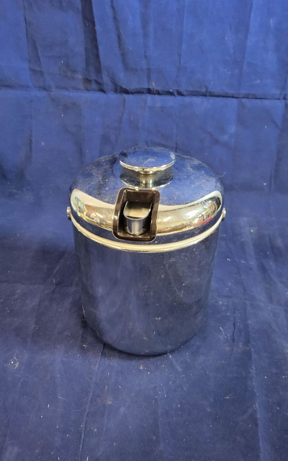 Lot 170: Modern ice bucket with tongs