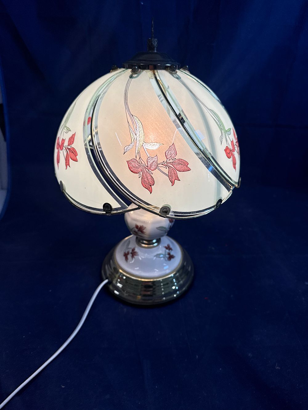 Lot 179: Decorative Touch lamp