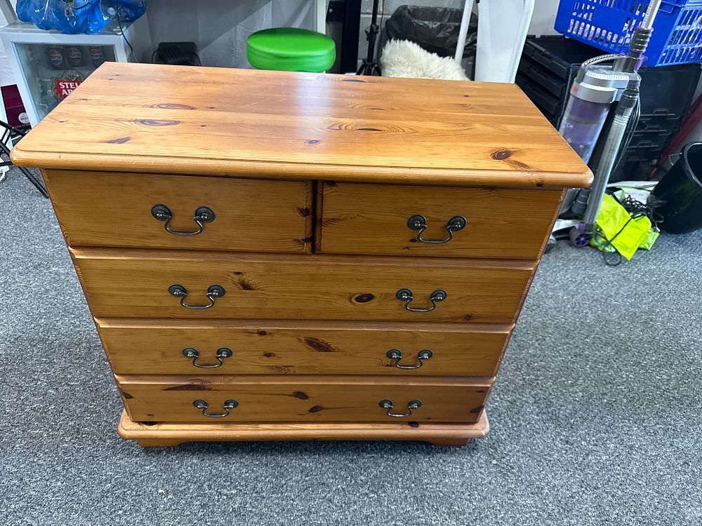 Lot 195: Pine Chest of 5 Drawers