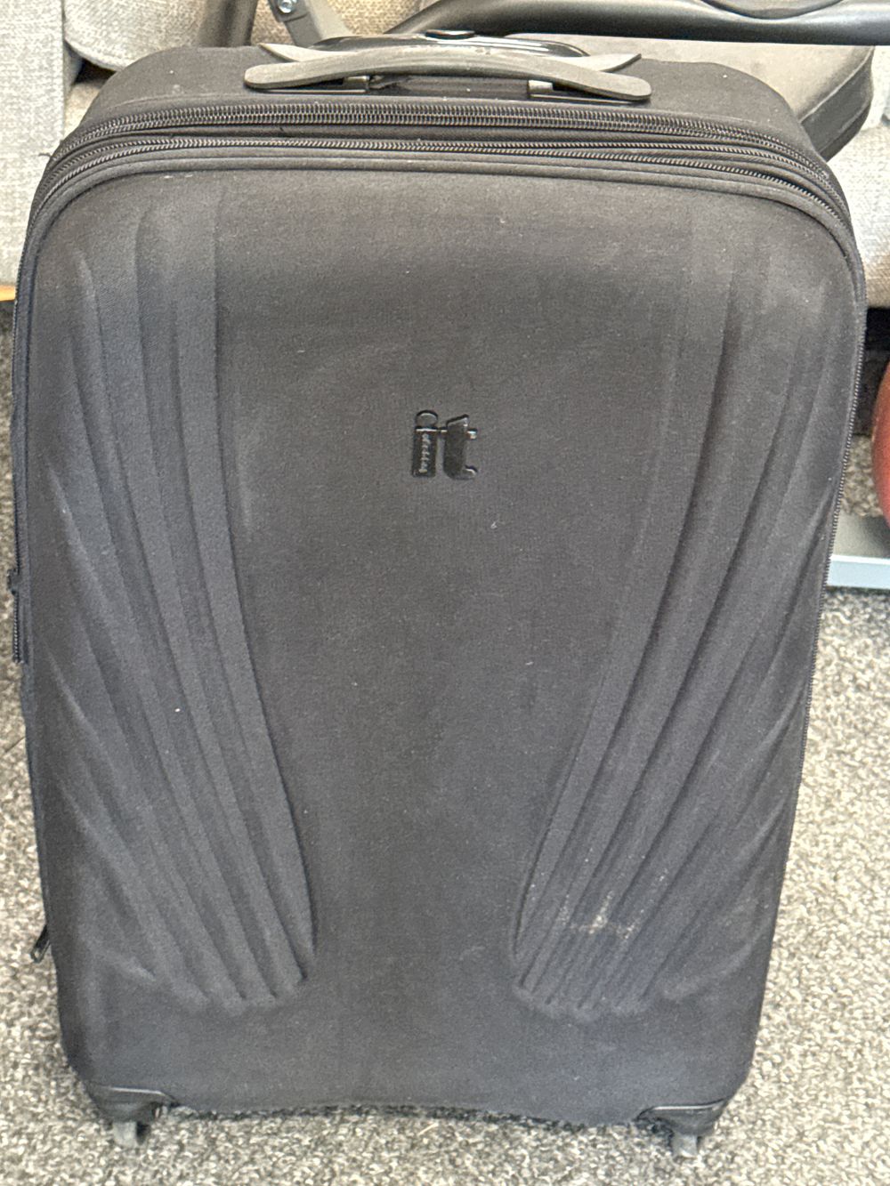 Lot 212: IT Pullalong Suitcase