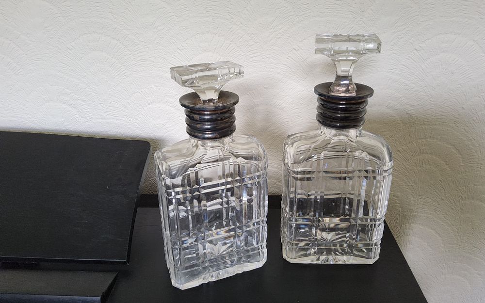 Lot 225: 2 x sliver topped Artv- deco decanters
