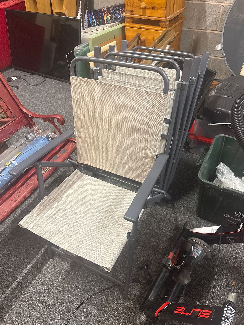Lot 180: Set of 4 tidy folding garden chairs