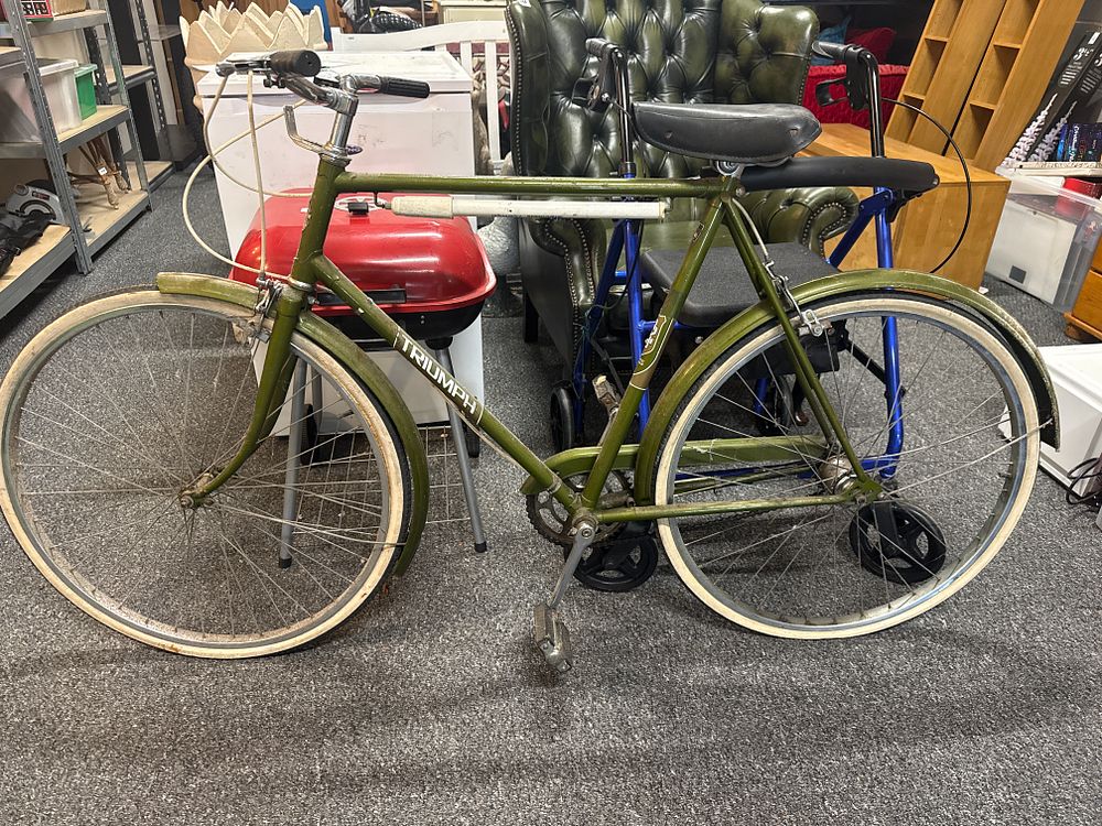Lot 198: Vintage Triumph Gents Bike