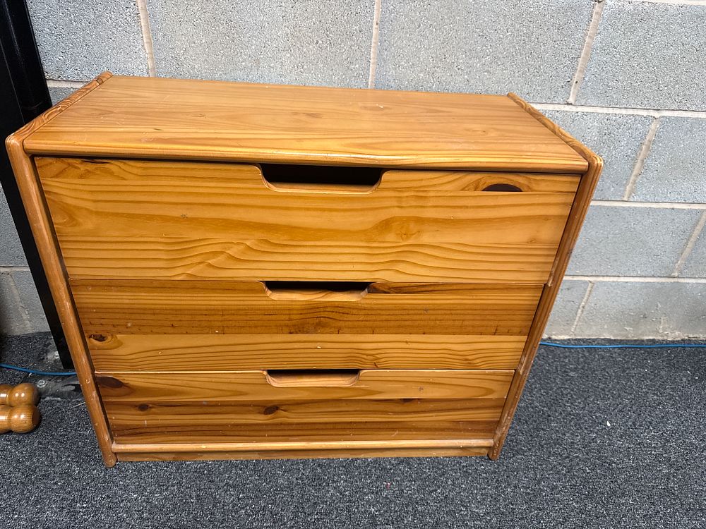 Lot 158: A Contemporary Solid Pine Three-Drawer Chest with Integrated Groove Handles