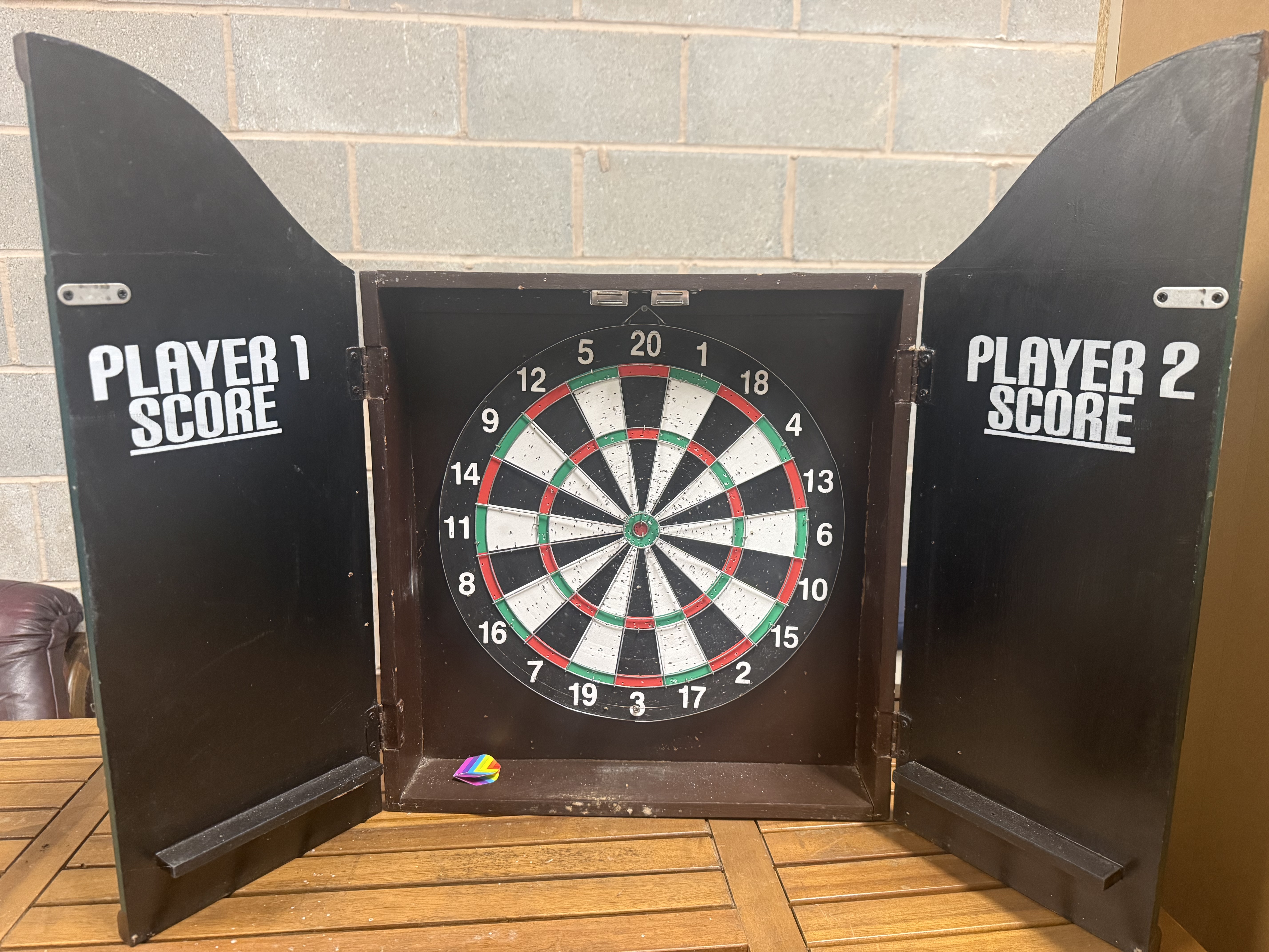 Traditional Rose and Crown Pub Themed Wooden Dartboard Cabinet