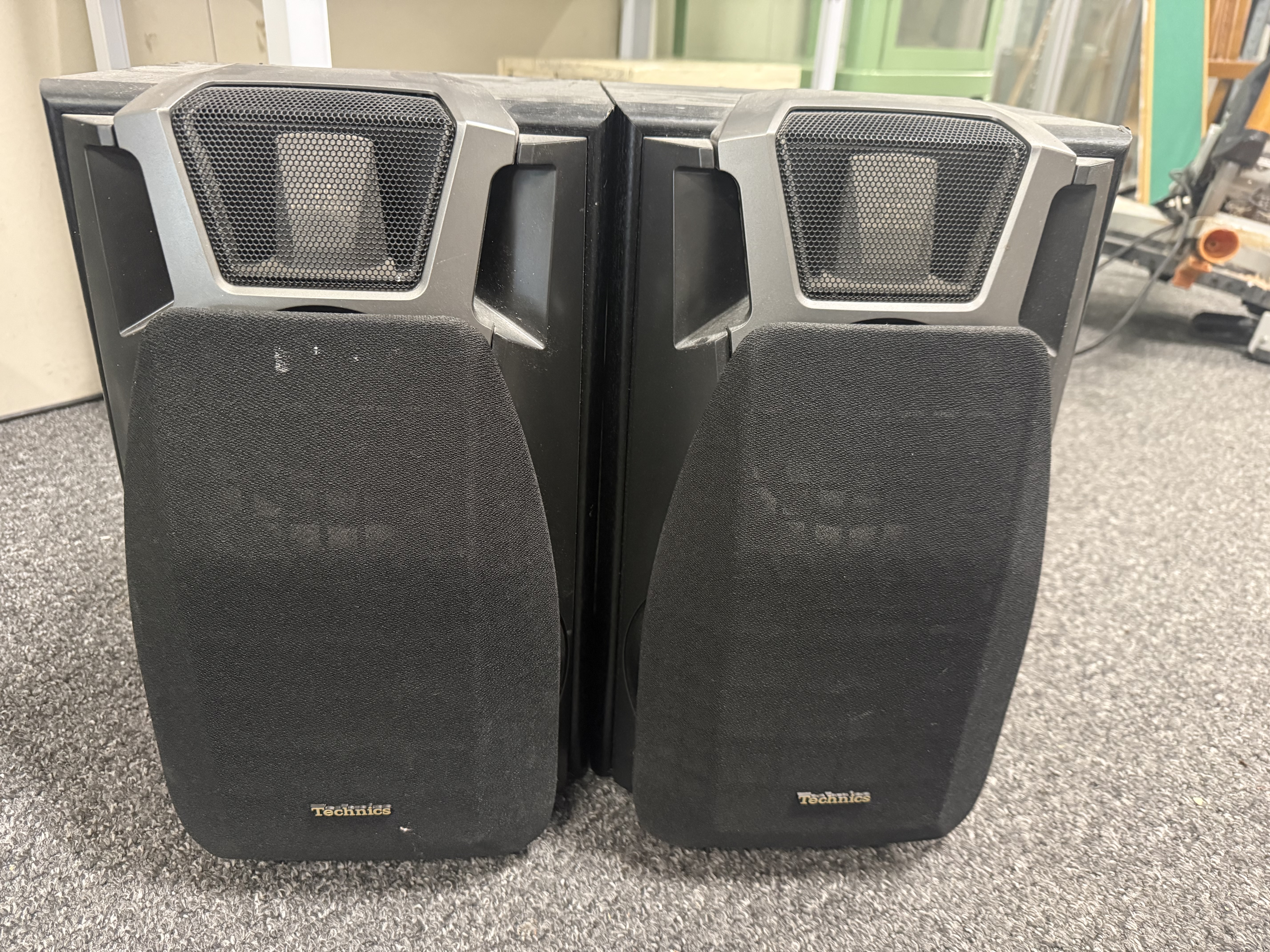 A pair of Technics SB-EH600 three-way hi-fi bookshelf speakers