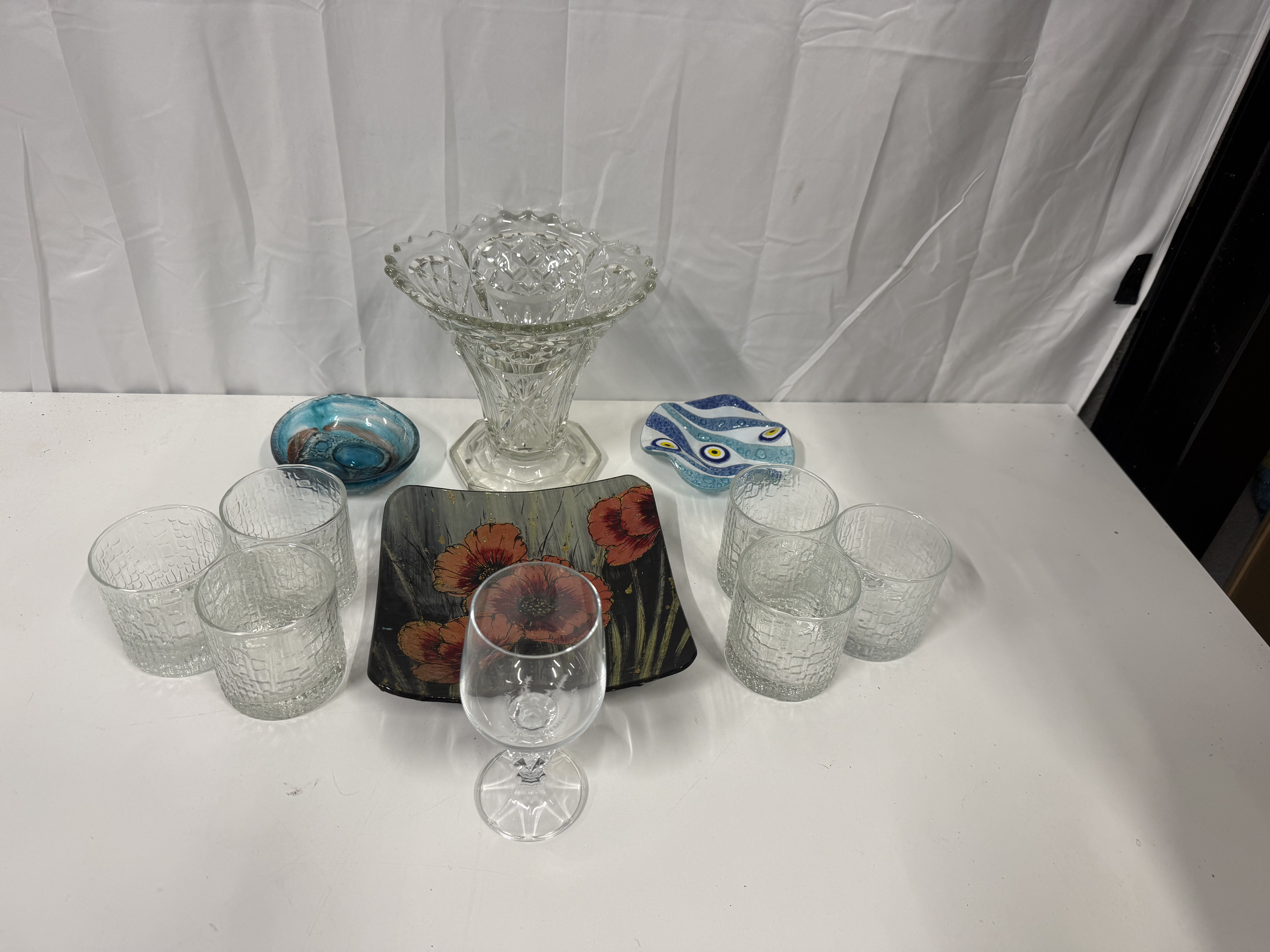 A varied collection of art glass including Iittala Ultima Thule tumblers